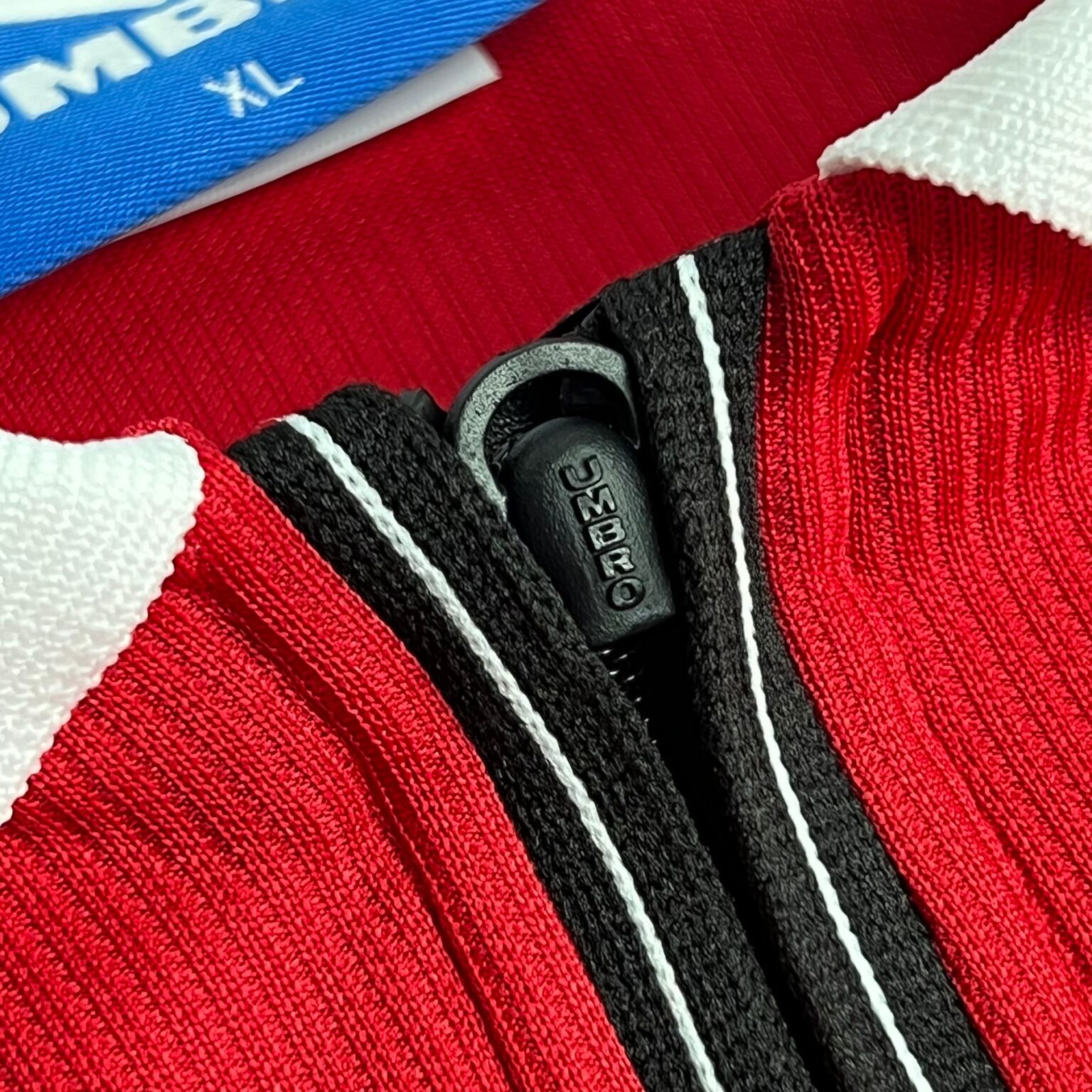 MANCHESTER UNITED 98-99 HOME RETRO - Image 5