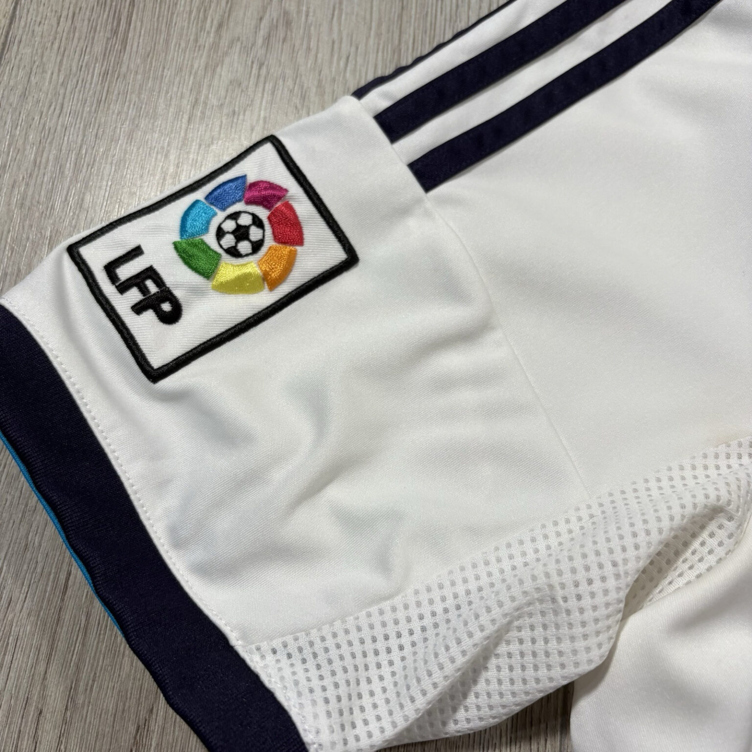 REAL MADRID 12-13 HOME RETRO - Image 5
