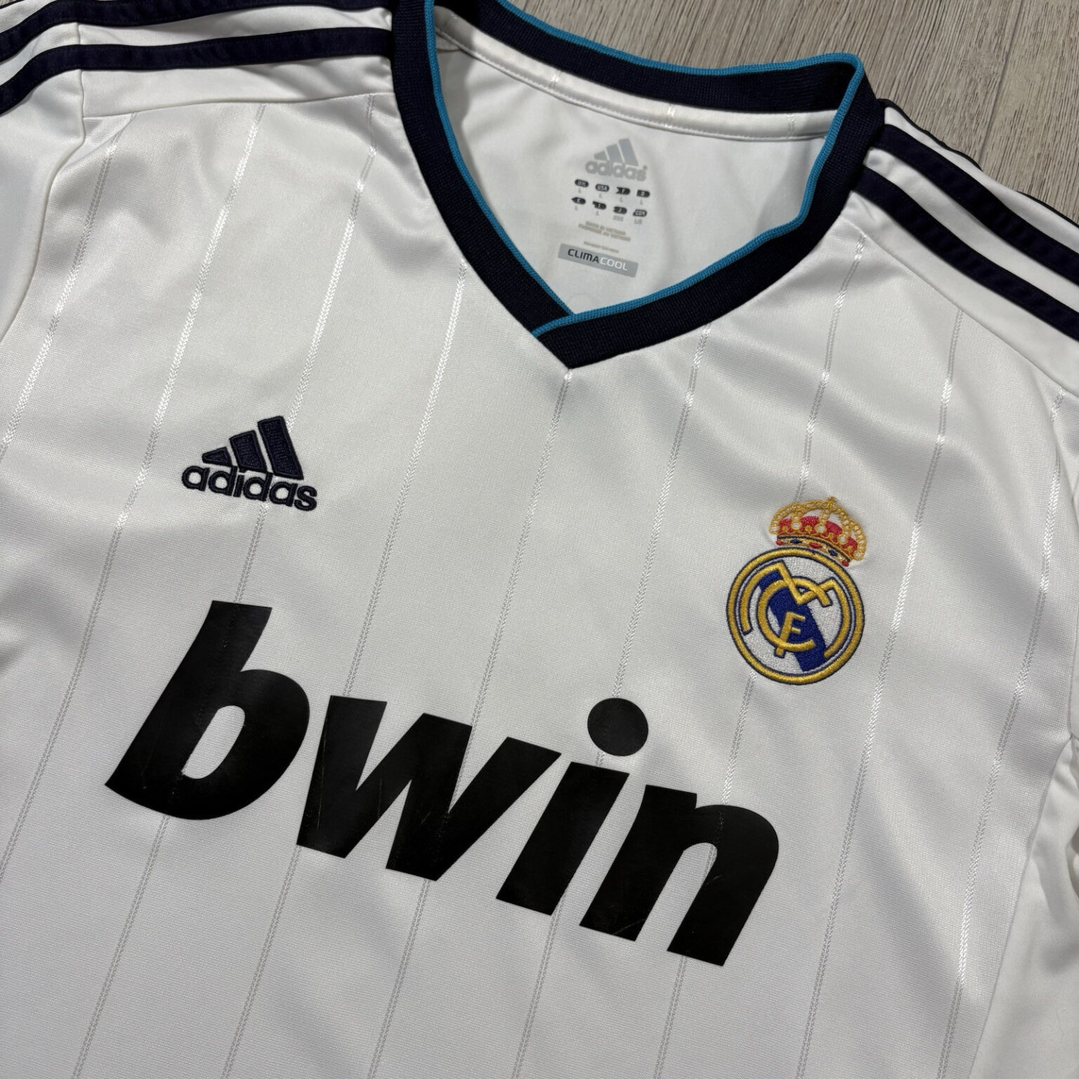 REAL MADRID 12-13 HOME RETRO - Image 4